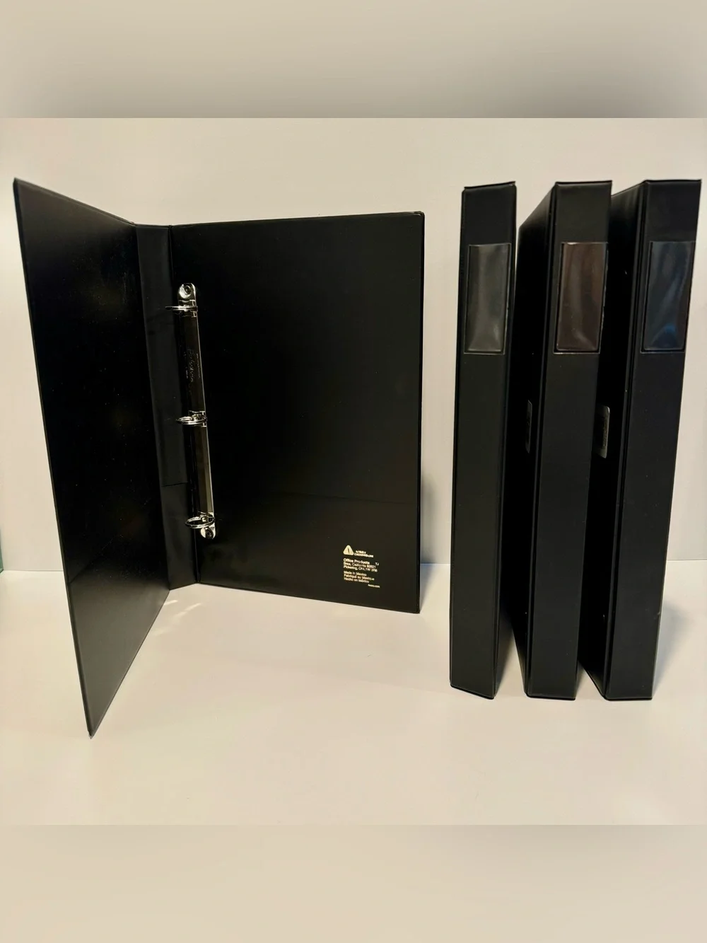 Avery 4 Legal Binders, 1
